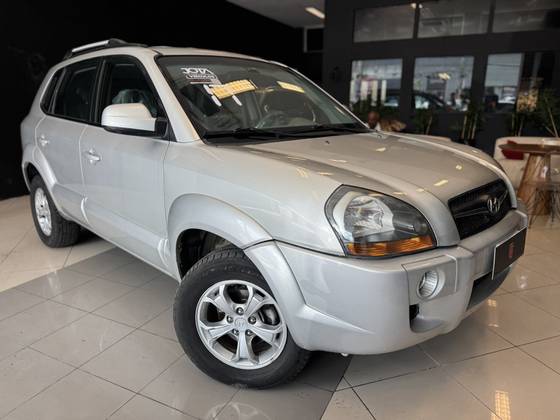 HYUNDAI TUCSON 2.0 MPFI GLS 16V 143CV 2WD FLEX 4P AUTOMÁTICO HYUNDAI TUCSON 2.0 MPFI GLS 16V 143CV 2WD FLEX 4P AUTOMÁTICO